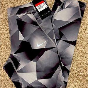 NWT NIKE SZ L leggings in grey, black and white pattern